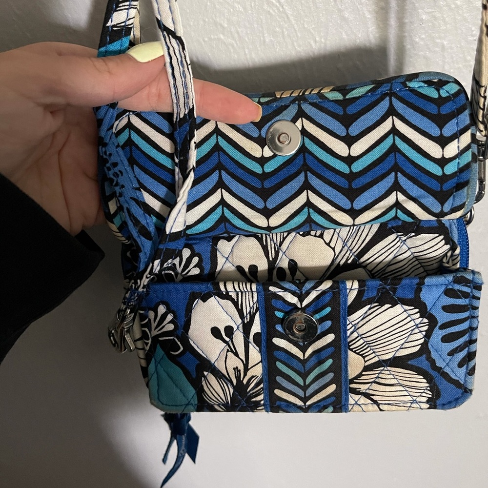 VERA BRADLEY crossbody wallet